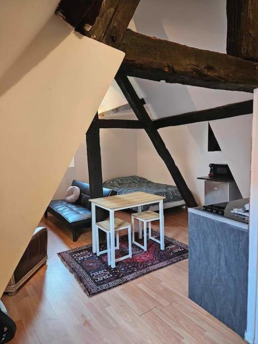 Le Petit Medieval Apartment Montlucon Exterior photo